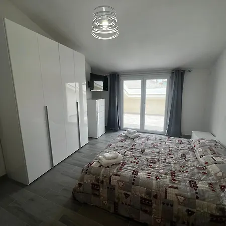 Civico 9 アパート *